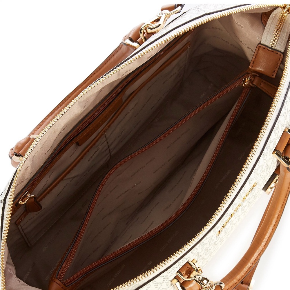 Michael Kors Large Riley Purse - Picture 3 of 3
